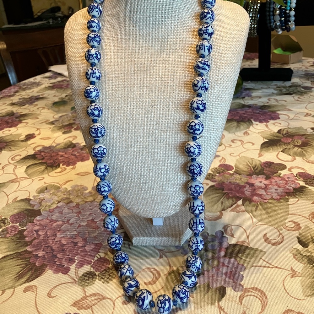 CHINESE PORCELAIN HAND KNOTTED AND PAINTED BEADED NECKLACE AND BRACELET - Picture 4 of 17